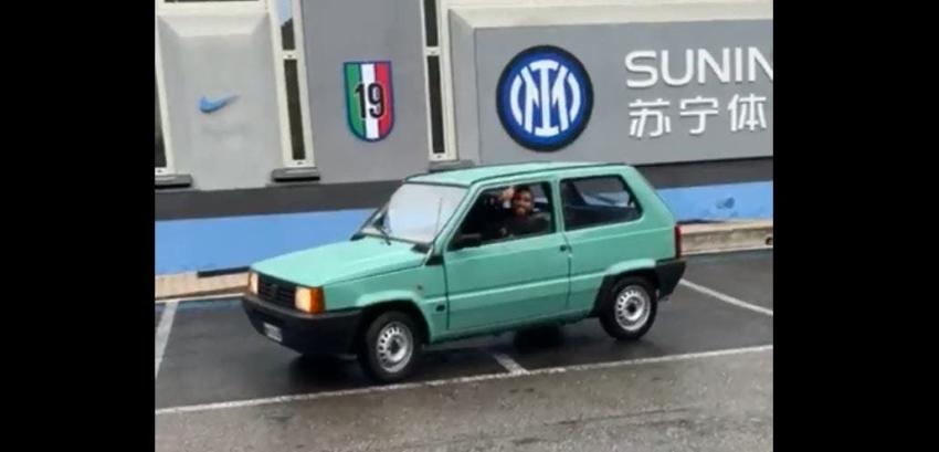 Vidal estrenó su nuevo auto en su llegada al entrenamiento del Inter de Milán