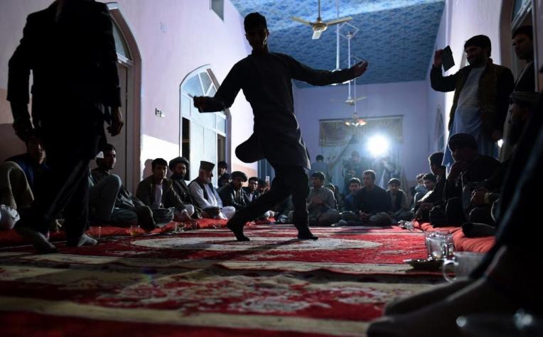 Talibanes matan a dos personas por poner música en una boda