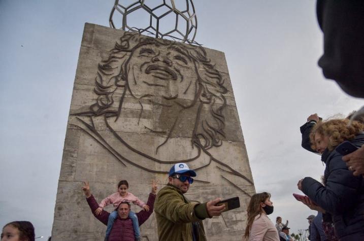 En el día de su nacimiento: Inauguran en Argentina monumento en memoria de Maradona