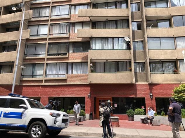 Niño de 4 años muere tras caer desde edificio en Santiago: Madre también cayó y está grave