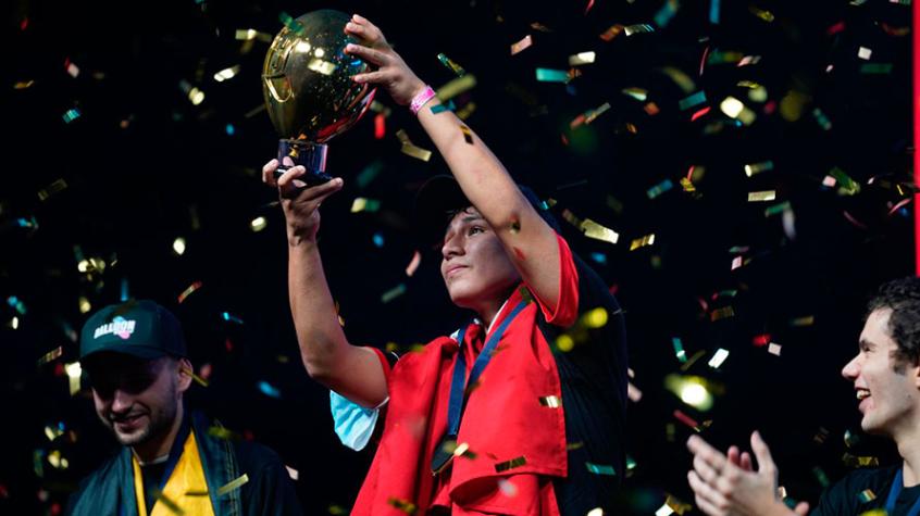 El Presidente de Perú felicitó al Campeón del Mundial de Globos de Ibai y Piqué
