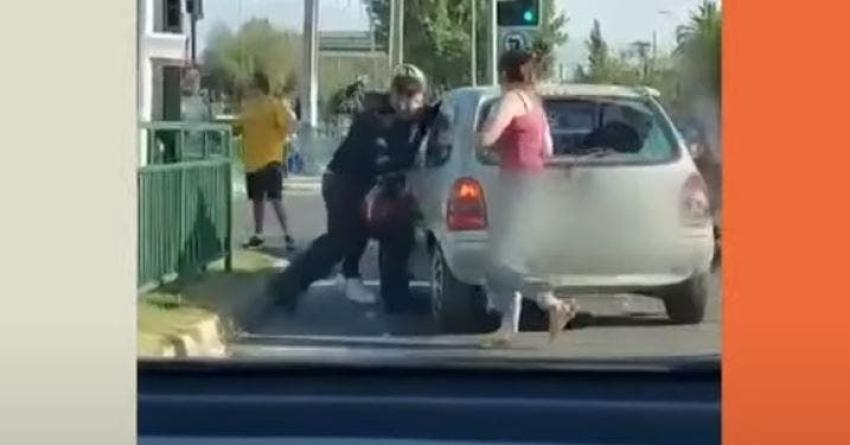 [VIDEO] Violenta agresión de motociclistas a familia en Puente Alto