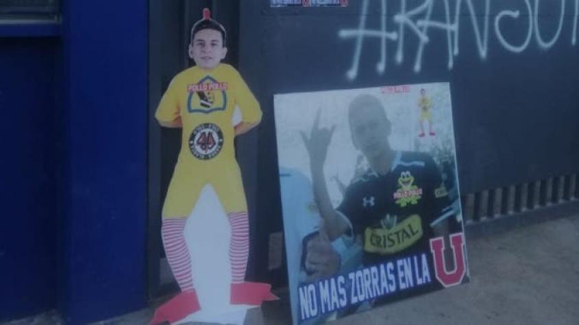 Barristas de la "U" rompen con Pablo Aránguiz y le recuerdan foto con camiseta de Colo Colo