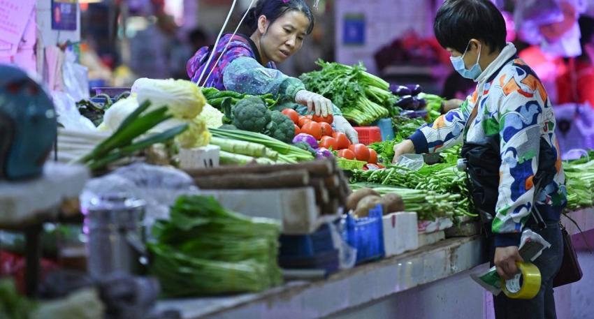 China insta a almacenar alimentos ante posible amenaza de interrupción en suministros