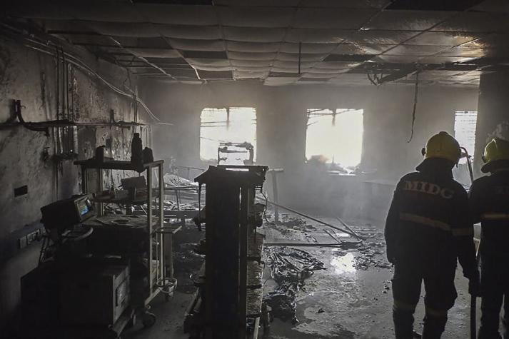 Once personas mueren en incendio de un hospital para enfermos de covid-19 en India Once personas mueren en incendio de un hospital para enfermos de covid-19 en India