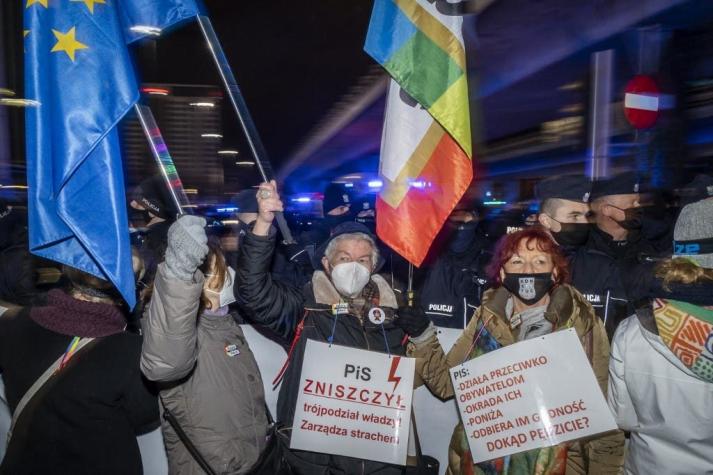 Polonia: Mujer muere porque médicos le negaron el aborto a pesar de que su bebé había muerto