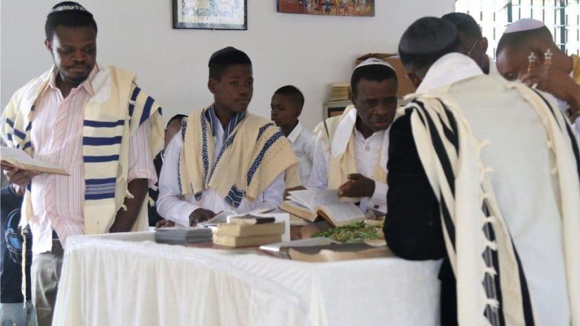 La controvertida historia de los "judíos nigerianos" que quieren que Israel los reconozca