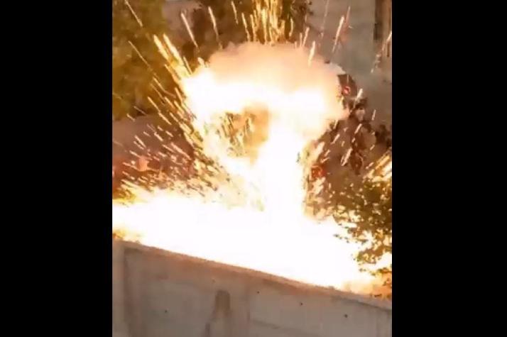 [VIDEO] Explosión de fuego artificial deja grave a hincha tras "banderazo"