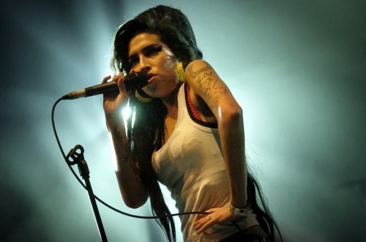 El vestido del ultimo show de Amy Winehouse es vendido por 243.200 dólares