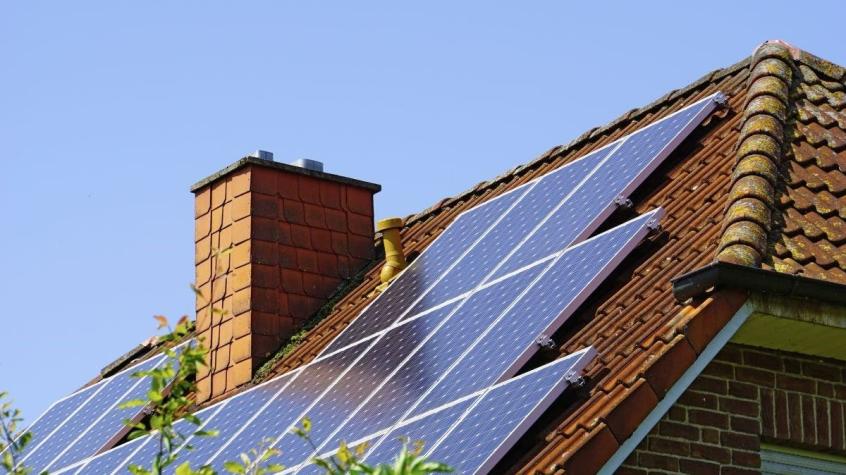 Casa Solar: Revisa cómo postular para tener paneles fotovoltaicos y ahorrar hasta $300 mil al año