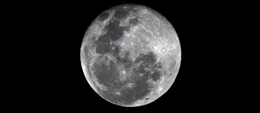 Misión tripulada de EEUU a la Luna retrasada a 2025 o más tarde