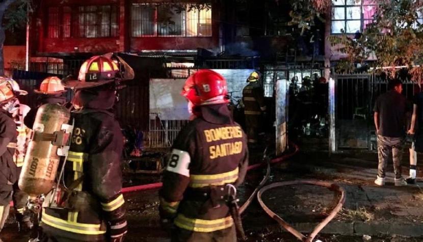[VIDEO] Incendio afectó a edificio en Recoleta: Cuerpo de Bomberos de Santiago apagó el siniestro