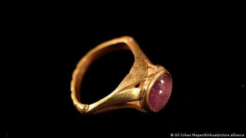 Descubren antiguo anillo que pudo ser fabricado para "prevenir la resaca"