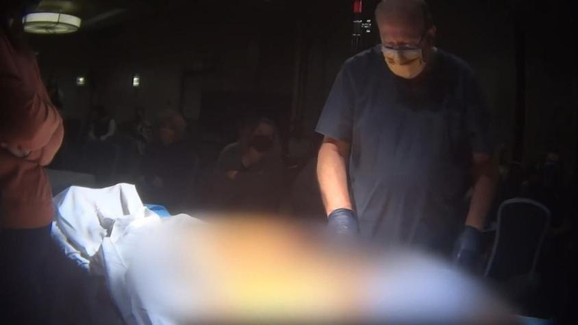 [VIDEO] Cobraban por entradas: Cuerpo donado "para la ciencia" terminó en macabro "show forense"