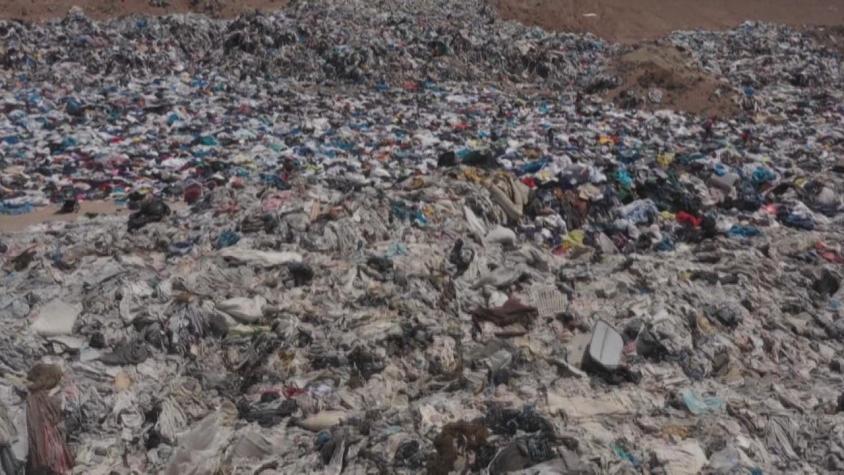 [VIDEO] Imagen ha dado la vuelta al mundo: Desierto de Atacama hecho un basural de ropa