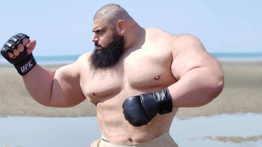 [VIDEO] "Hulk iraní" entrena atravesando muros de concreto con sus puños para pelea de boxeo