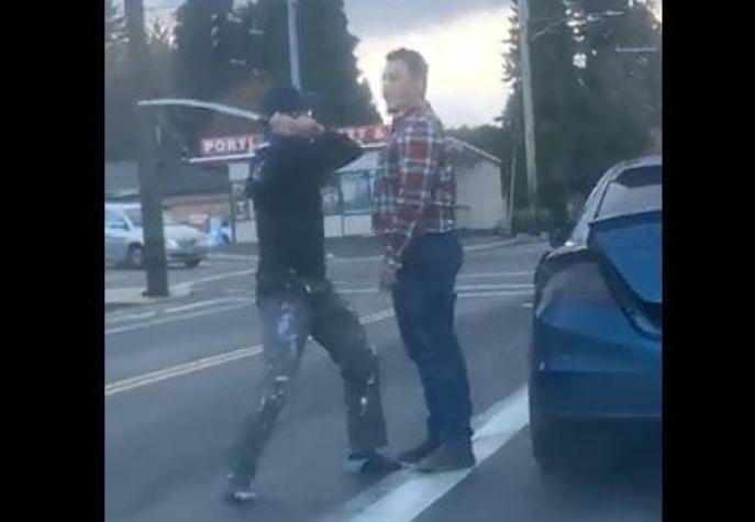 EE.UU: pelea entre conductores termina con uno usando una katana y el otro una escopeta