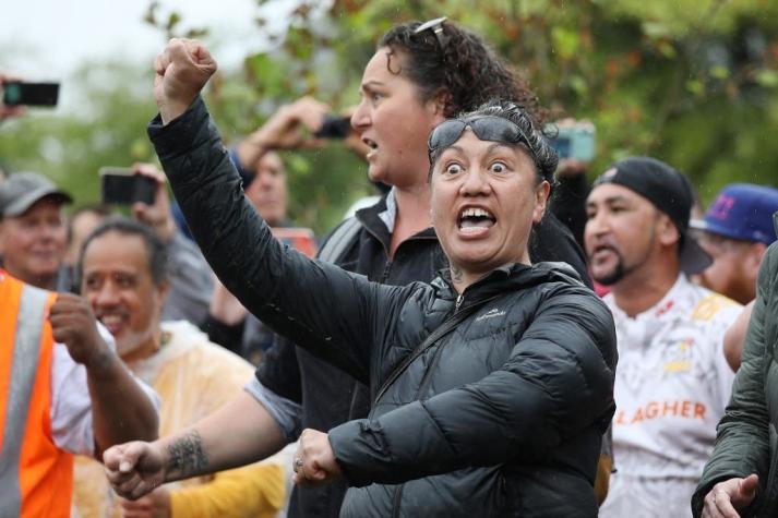 Tribu maori de Nueva Zelanda pide a antivacunas dejar de usar su "haka" tradicional