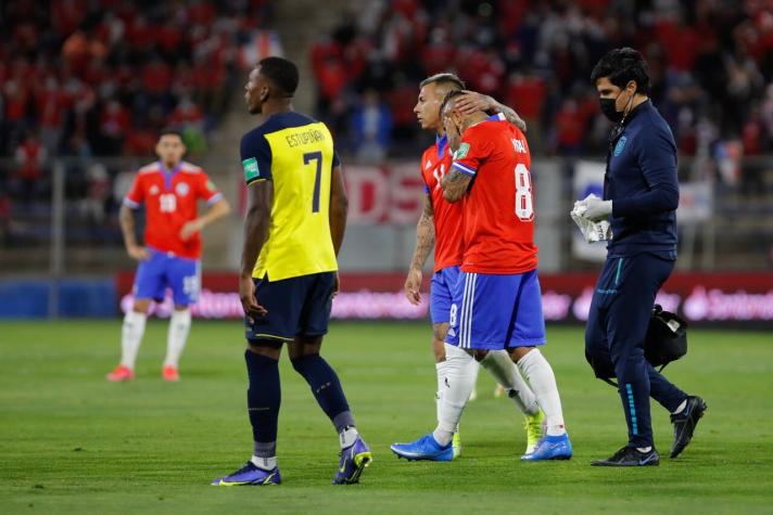 Una pesadilla: con Vidal expulsado y Alexis lesionado Chile cae por primera vez ante Ecuador en casa