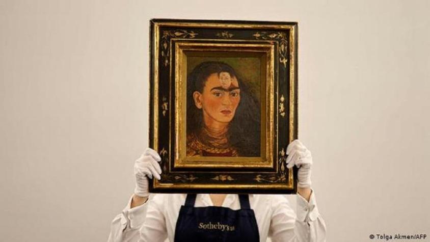 Obra de Frida Kahlo se vende por casi USD 35 millones, un nuevo récord para la pintora mexicana