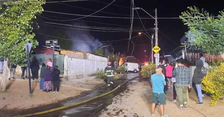 A siete sube el número de muertos por incendio en vivienda de Cerro Navia: cuatro eran niños