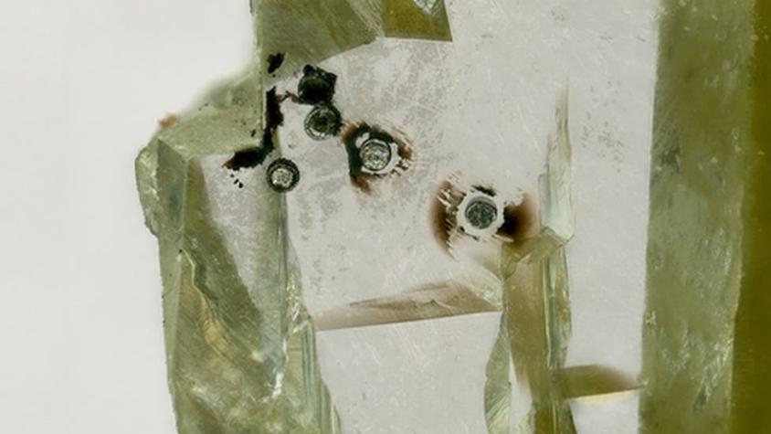 Davemaoita: el mineral nunca antes visto que fue encontrado dentro de un diamante