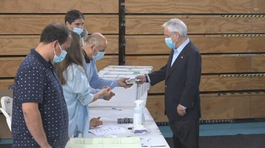 Piñera tras votar: "Una vez más vamos a tener elecciones limpias, transparentes"