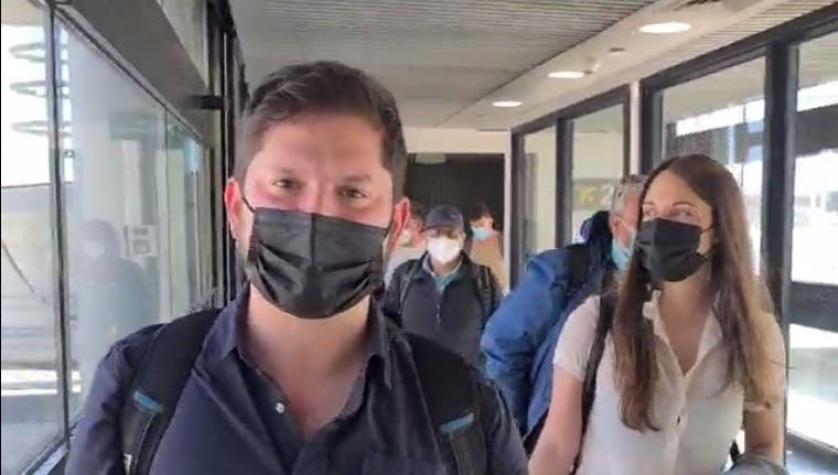Boric retorna a Santiago para el conteo de votos: "Hay que tomarlo todo con calma y mucha humildad"