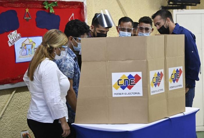 "Buena participación" en elecciones en Venezuela, con oposición y observación internacional