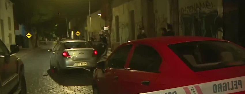 Pareja de PDI y Carabineros utilizaron sus armas para frustrar encerrona a su vehículo particular Pareja de PDI y Carabineros utilizaron sus armas para frustrar encerrona a su vehículo particular
