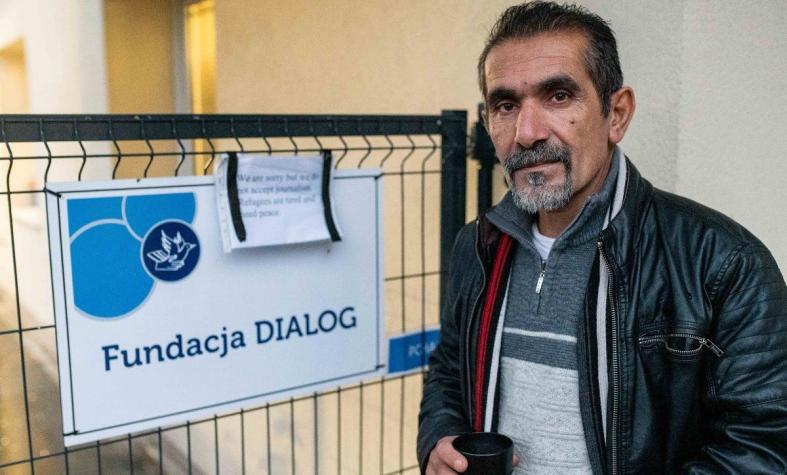 Tras poner a salvo a su familia, un kurdo iraquí sigue ayudando a otros migrantes en Polonia Tras poner a salvo a su familia, un kurdo iraquí sigue ayudando a otros migrantes en Polonia