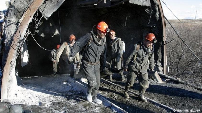 Suben a 52 los muertos en accidente en mina de carbón en Rusia