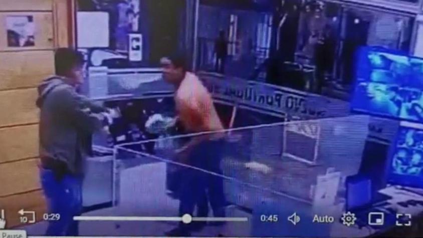 [VIDEO] Golpearon y asaltaron a una mujer en su departamento