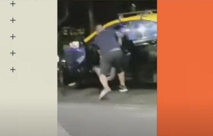 [VIDEO] Impactante registro de taxista asaltado por pasajeros