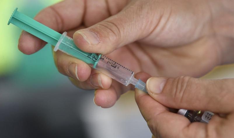 Las vacunas encabezan la lucha contra el covid-19, los tratamientos mucho menos