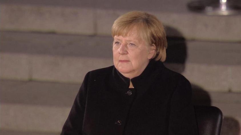 [VIDEO] Antorchas, rosas y punk: La fastuosa despedida de Angela Merkel