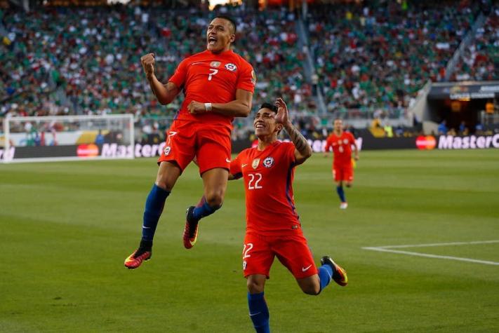 Alexis Sánchez celebró como un hincha más la permanencia de la U y el gol de Junior Fernandes