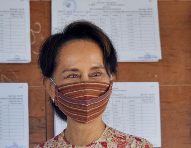 Tribunal de Birmania condena a Aung San Suu Kyi a cuatro años de prisión
