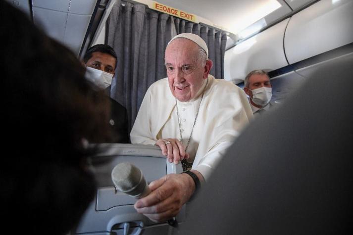 Según el Papa los jóvenes son “prisioneros de sus teléfonos móviles”