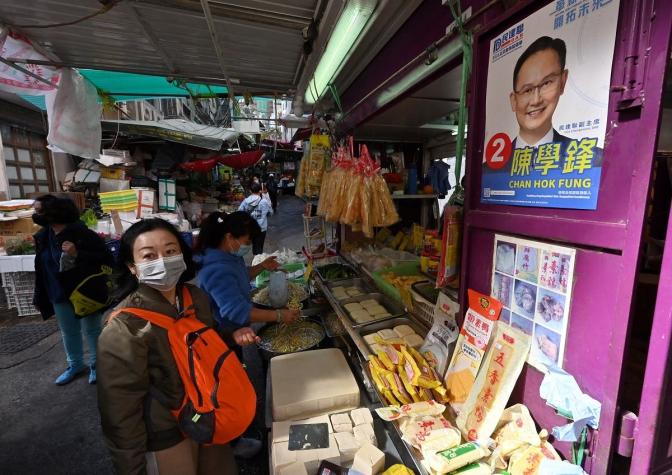 Opositores exiliados de Hong Kong piden boicotear elecciones "solo para patriotas"