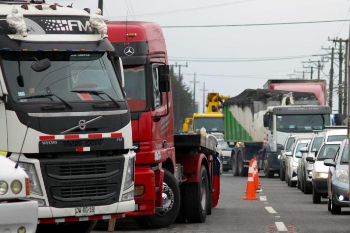 Camioneros envían carta a Boric y califican al ferroviario como "grupo de transporte privilegiado"