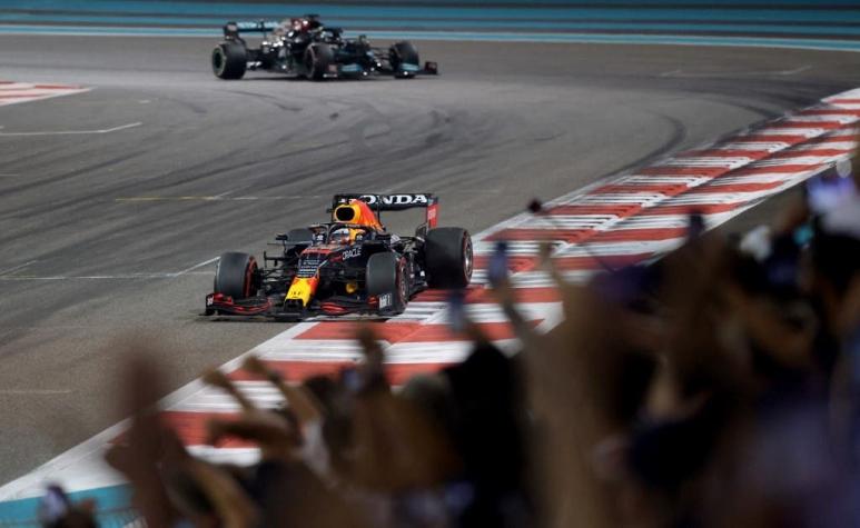 [VIDEO] El adelantamiento a segundos del final de Vestappen a Hamilton que sentenció título de la F1