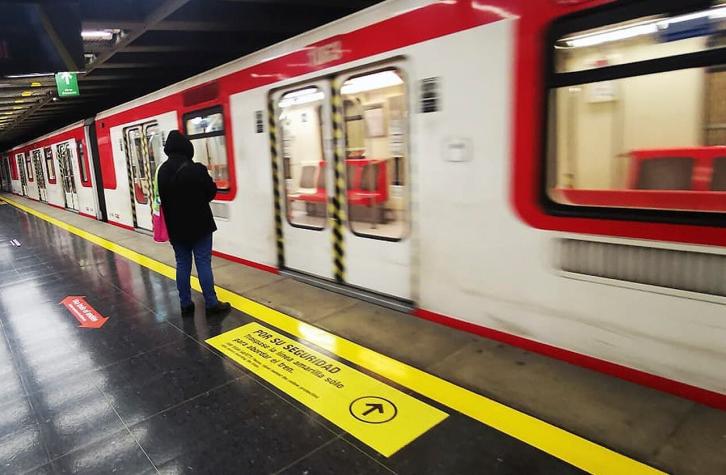Metro de Santiago restablece servicio en Línea 5 tras falla en la vía