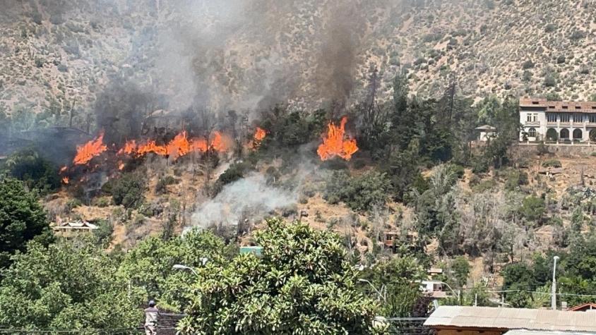 Alcalde de San José de Maipo: "En una hora se expandió todo el incendio"