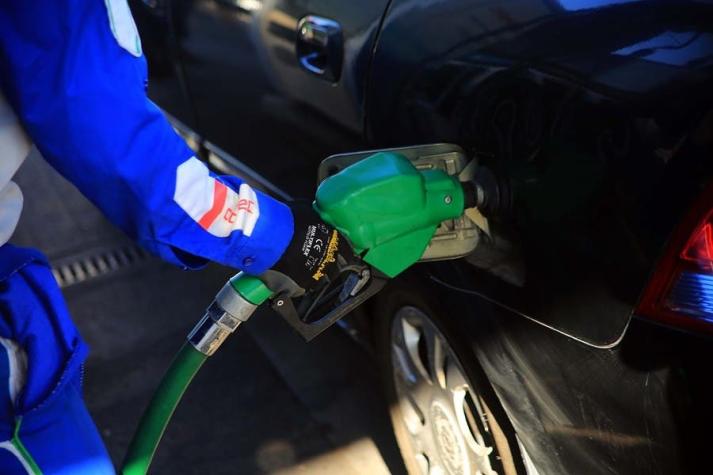 Precio de la bencina de 93 octanos bajará, pero la de 97 volverá a subir
