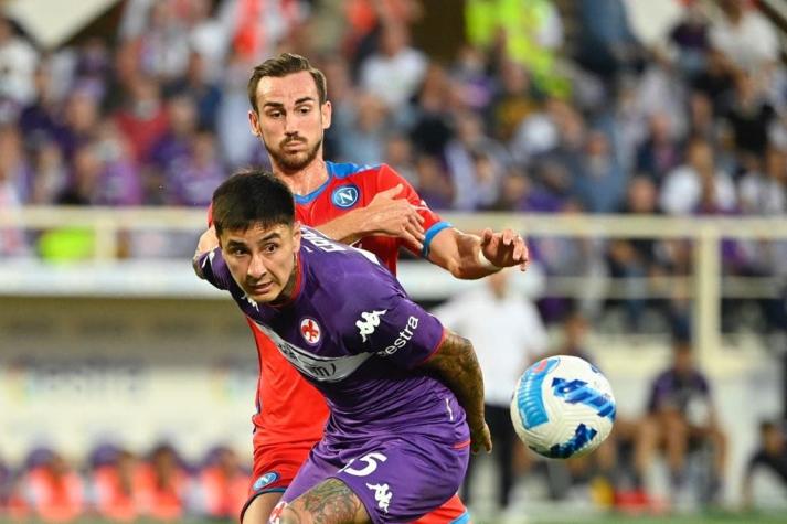 Erick Pulgar salió lesionado otra vez en la Fiorentina y peligra su presencia en La Roja