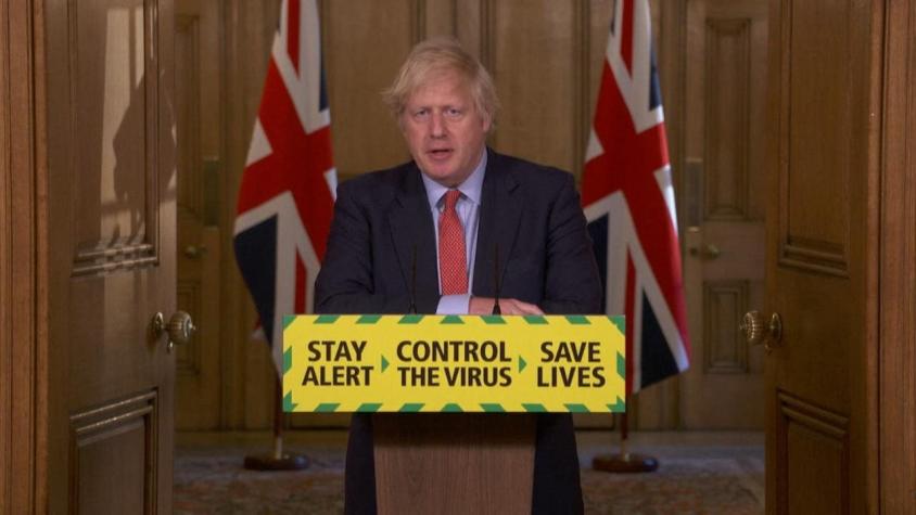[VIDEO] Boris Johnson peligra en el Reino Unido: Escándalos, COVID y revés electoral