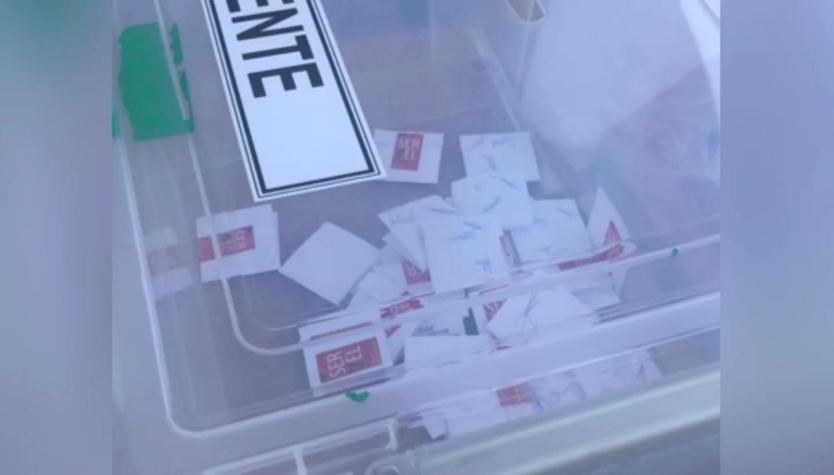 Vocales firmaron votos antes de ingresarlos a la urna en La Pintana: delegado aclara que son válidos