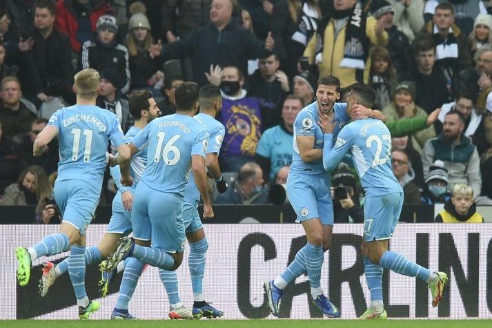 Manchester City consolida su liderato con goleada 4-0 en Newcastle
