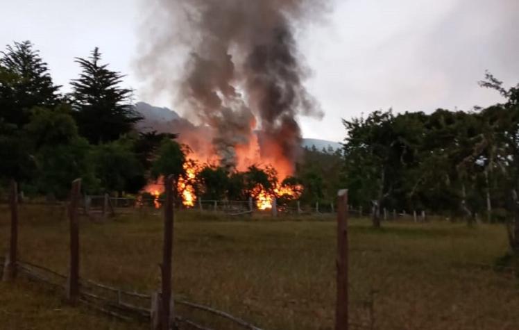 Ataque con disparos: desconocidos queman al menos 27 cabañas a orillas del Lago Lanalhue